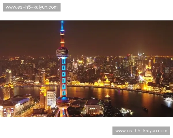 长江两端的冰与火之歌：当魔都上海遇上赛博重庆，谁才是中国城市的颜值天花板？